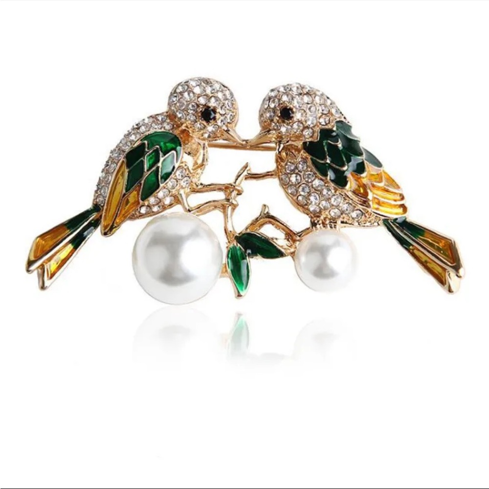 Charming Gold and Green Bird Brooch with Pearls